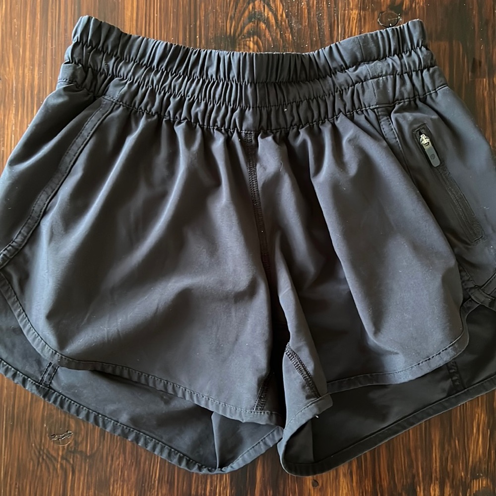 lululemon Tracker Low- Rise Black shorts